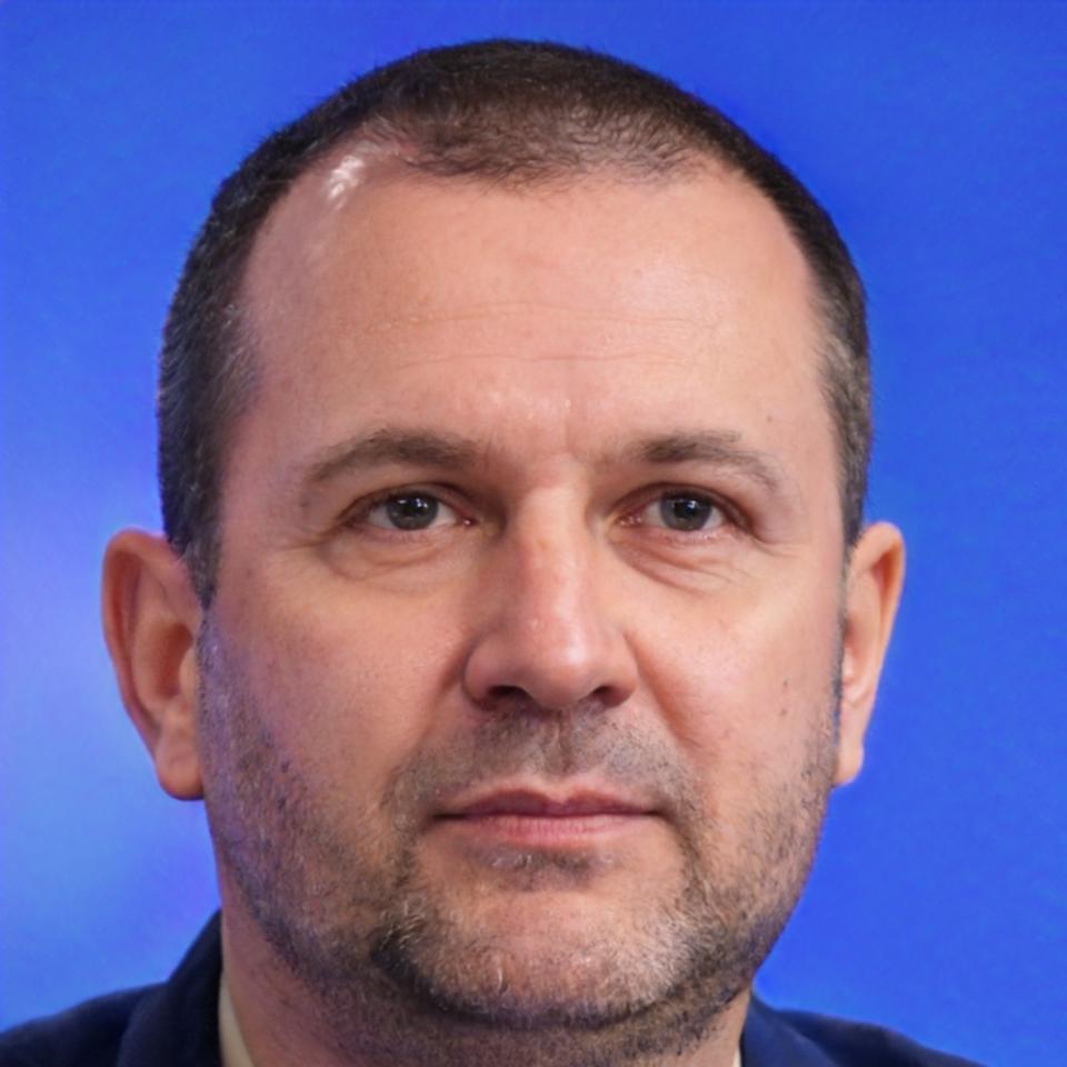 Formateur expert en finance avec 15 ans d'expérience en conseil patrimonial